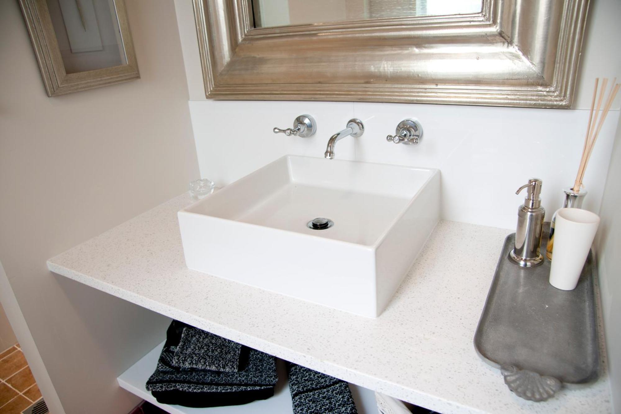 Shorebreak Studio Apartments Sapphire Beach Room photo